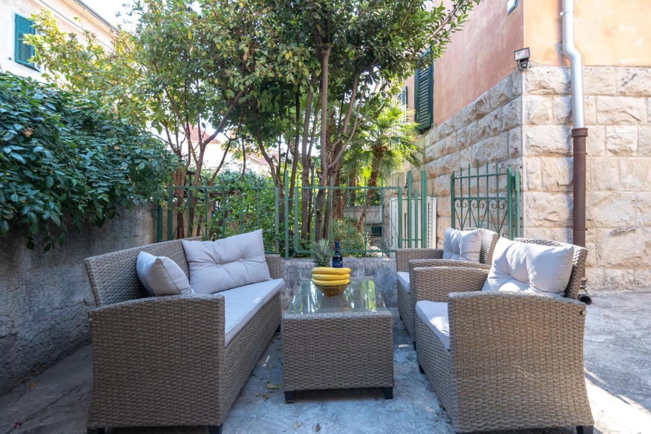 Palm Garden Apartment In Center With Big Terrace スプリト エクステリア 写真