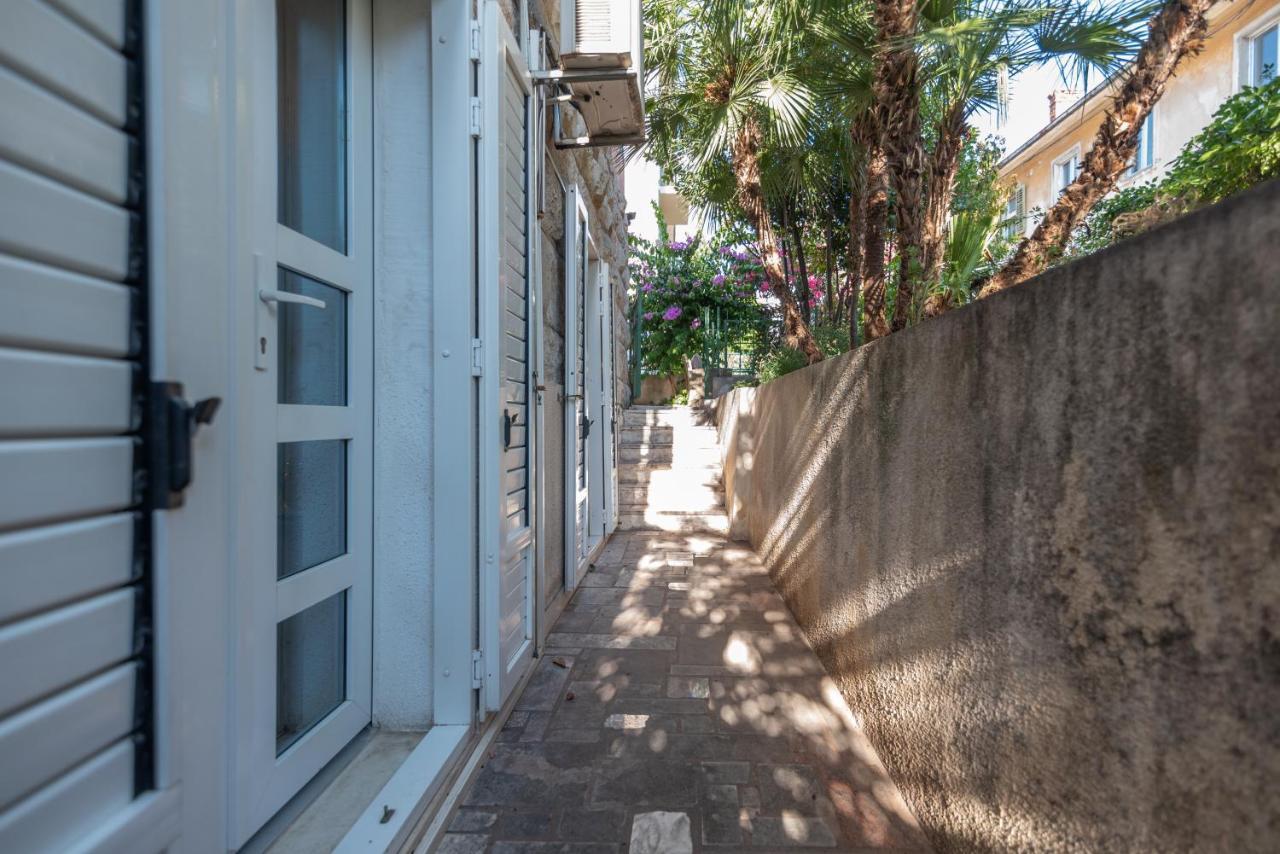 Palm Garden Apartment In Center With Big Terrace スプリト エクステリア 写真