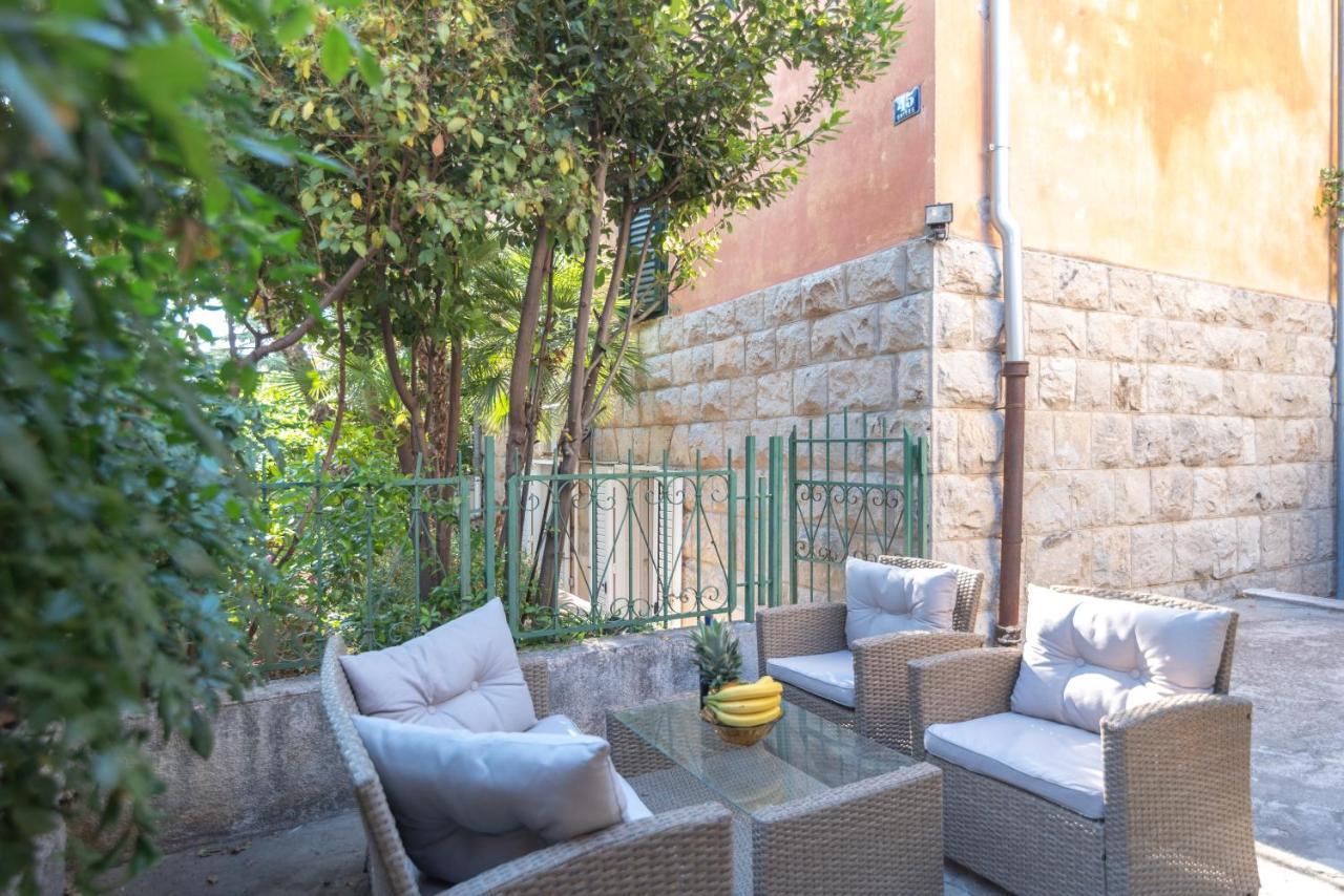 Palm Garden Apartment In Center With Big Terrace スプリト エクステリア 写真