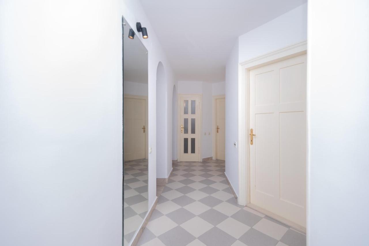 Palm Garden Apartment In Center With Big Terrace スプリト エクステリア 写真