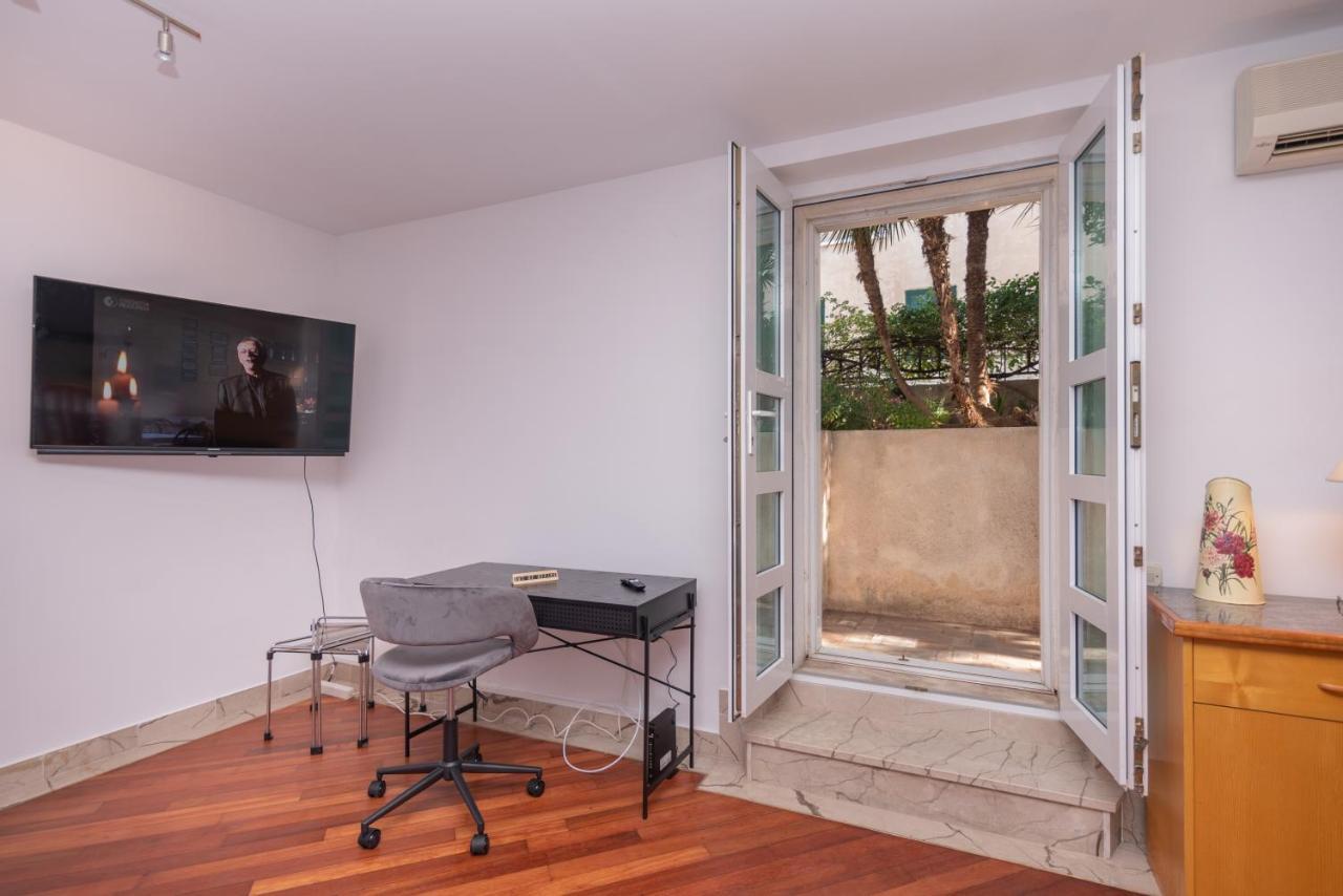 Palm Garden Apartment In Center With Big Terrace スプリト エクステリア 写真